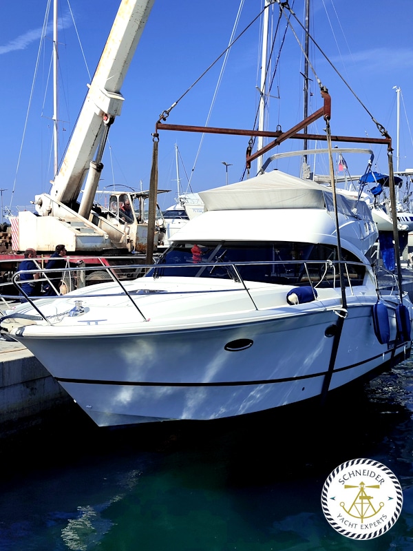 Boot kaufen in Italien: Begutachtung einer Motoryacht die zum Kauf angeboten wird